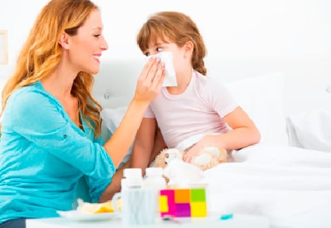 Grid-SmartTakeFluSM-01 - Smart-Fill Mother holding a tissue for her daughter